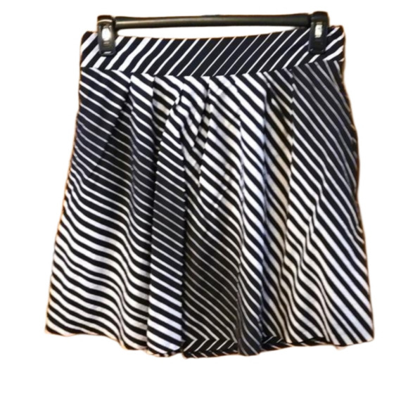 The Limited Black and White Roman-Striped Skirt 2 side Pockets Women size M - Picture 1 of 11